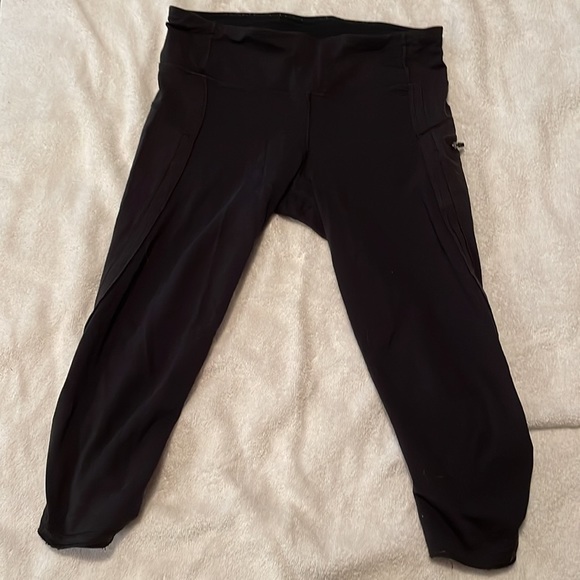 Lulu lemon capris - Picture 3 of 4